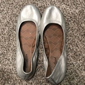 Lucky brand silver ballet flats sz 9